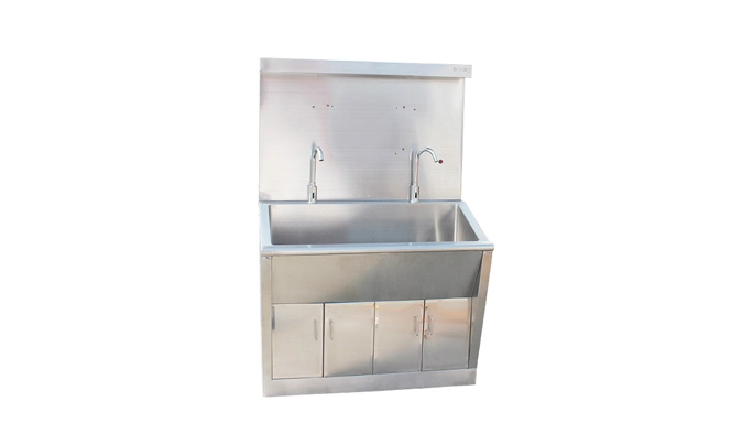 Safety Concerns to Keep in Mind When Using a Stainless Steel Veterinary Bathtub
